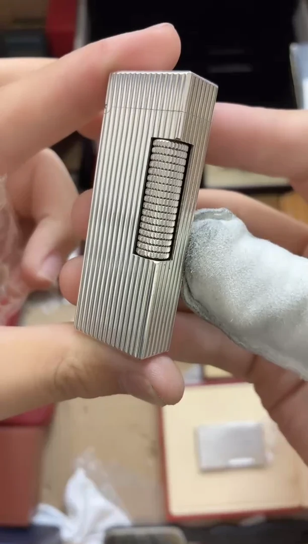 四代银竖条打火机