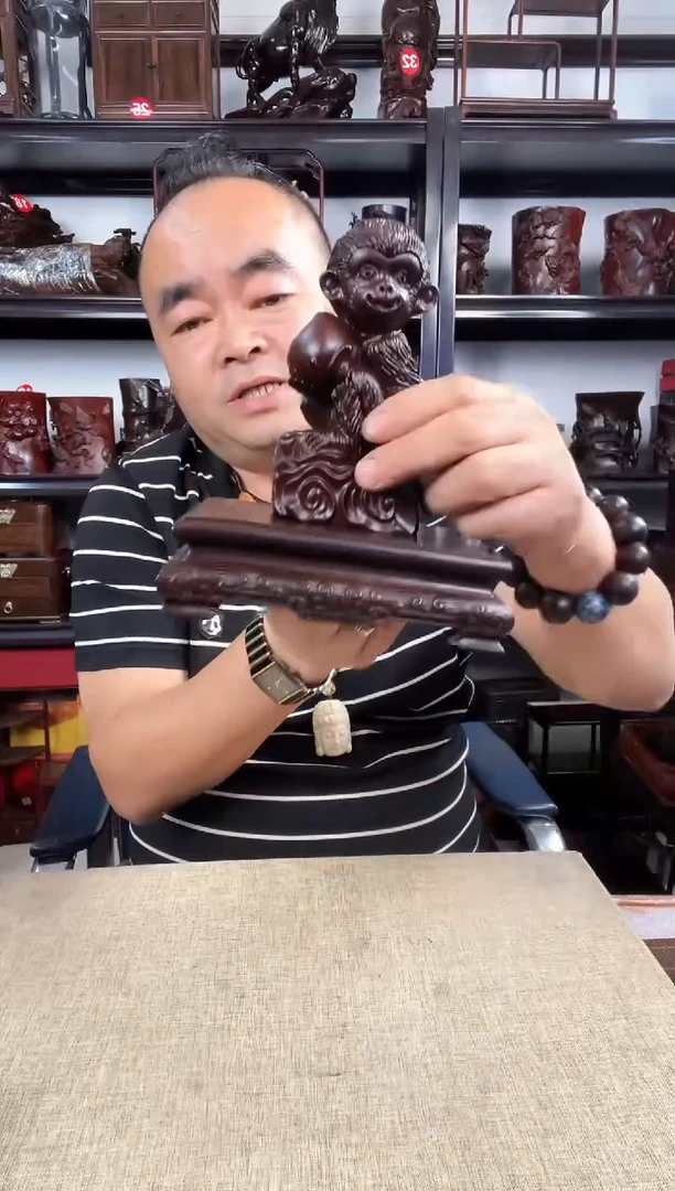 木2795+猴子老李红木工艺品