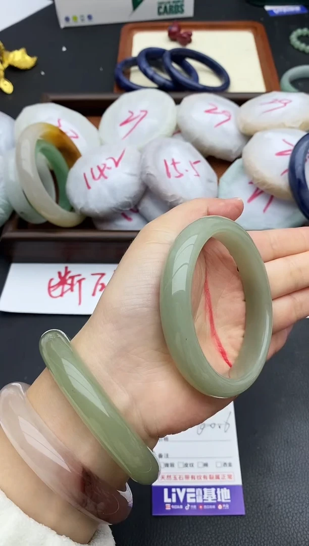 未镶嵌手镯石英质玉258+60.6