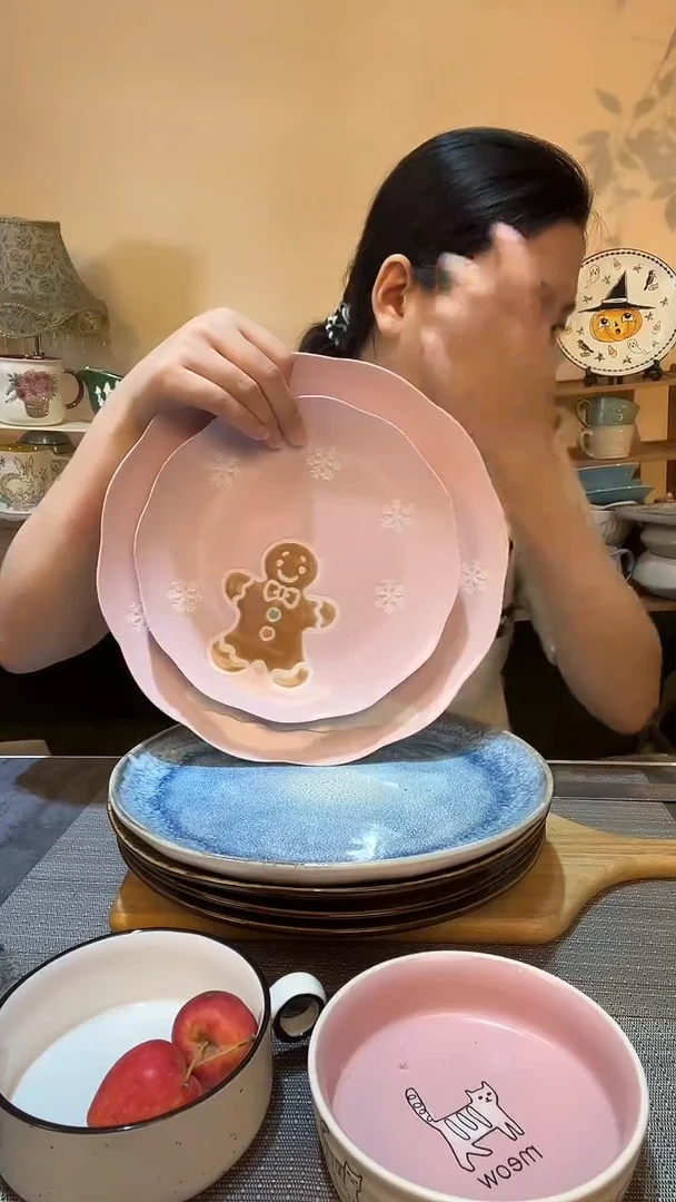 瓷片粉色大小盘2件  微瑕介意勿拍