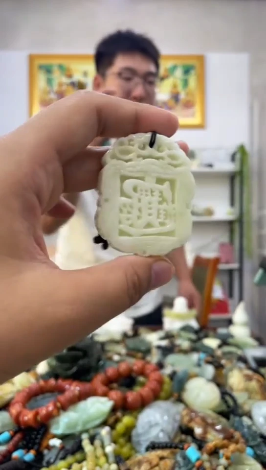 未镶嵌岫玉吊坠