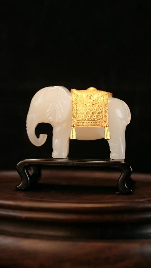 云南石荔枝白雕刻：金安吉象摆件