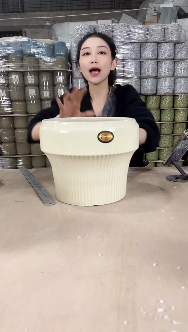 【闪购商品】陶瓷圆口半条纹裂纹米黄大号25x22