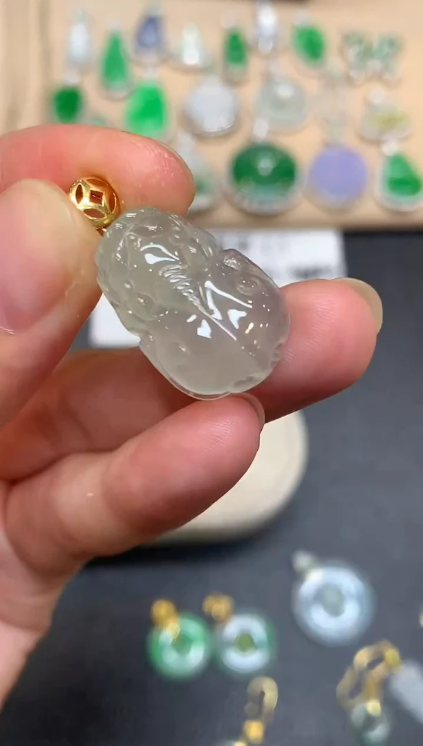 颈饰18K金镶嵌翡翠貔貅【无服务费