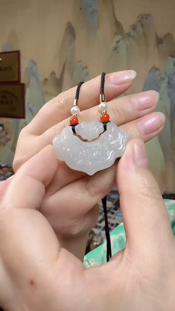 颈饰未镶嵌和田玉.