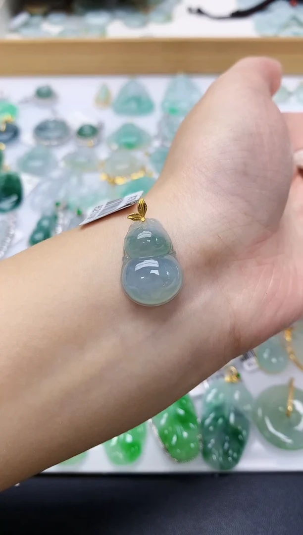 颈饰18K金镶嵌翡翠天然A货