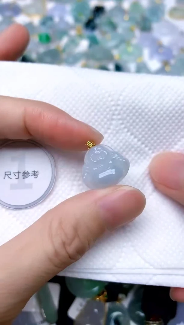 颈饰18K金镶嵌翡翠天然A货翡翠