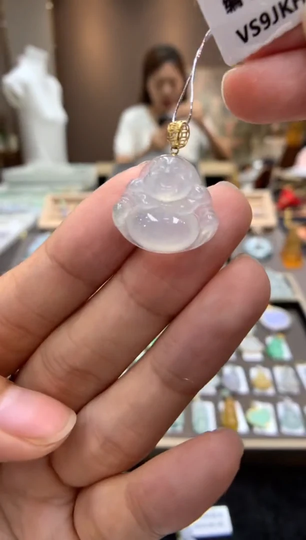 翡翠18K金镶嵌颈饰佛公