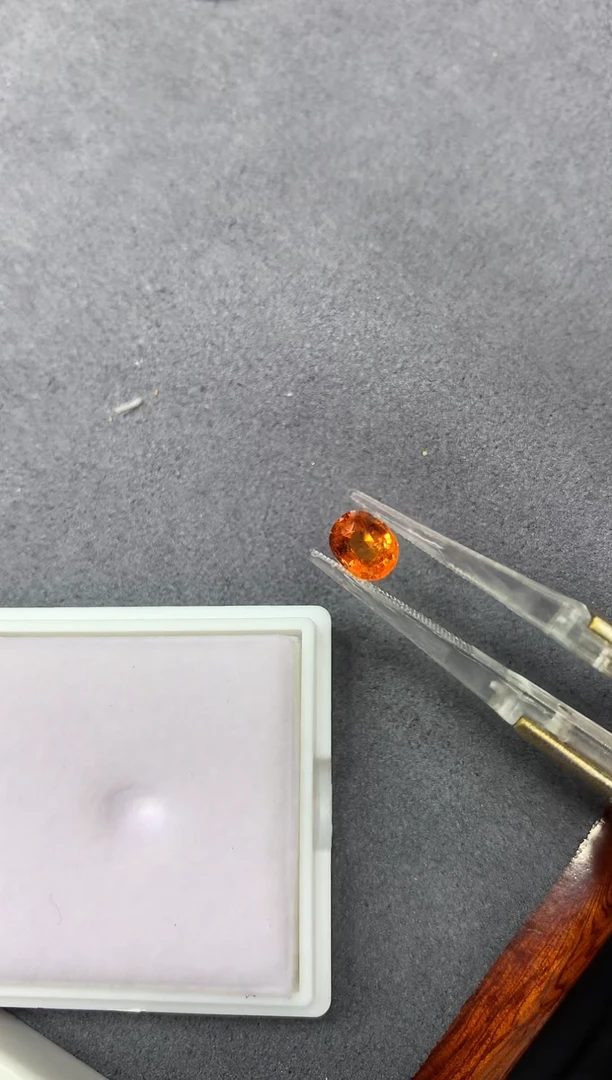 未镶嵌裸石石榴石1.35ct 77