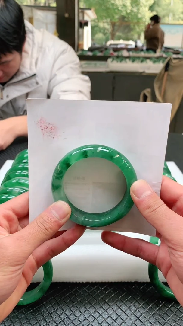 【闪购商品】石英质玉手镯未镶嵌冰飘花手镯