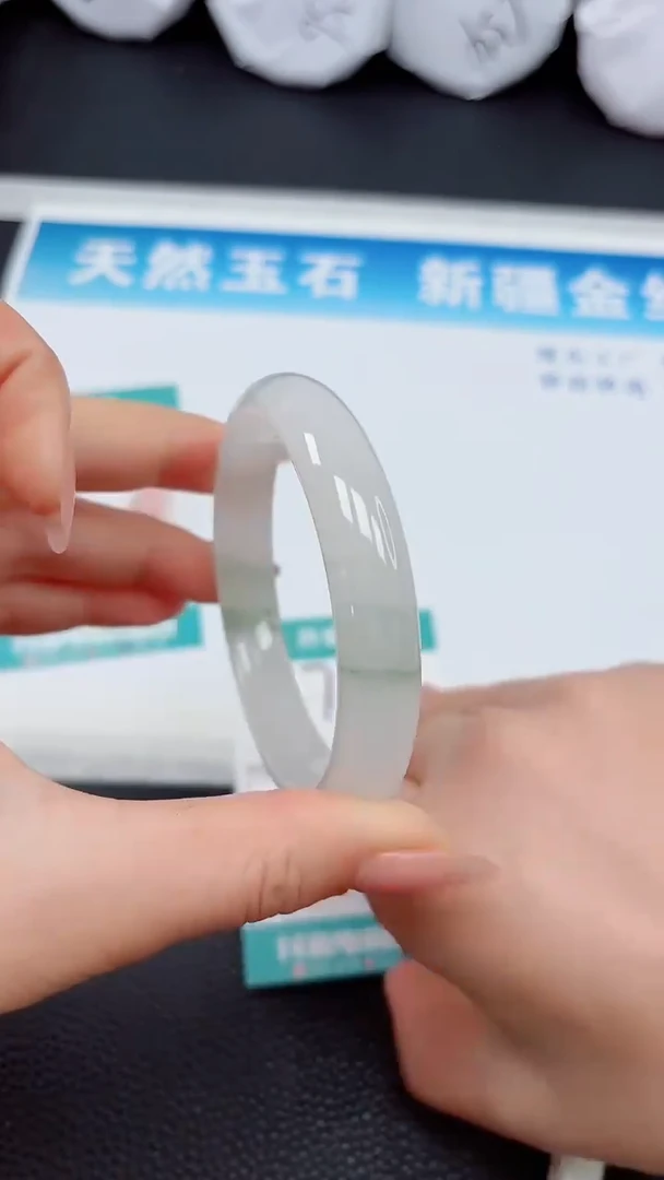 【闪购商品】石英质玉手镯未镶嵌7