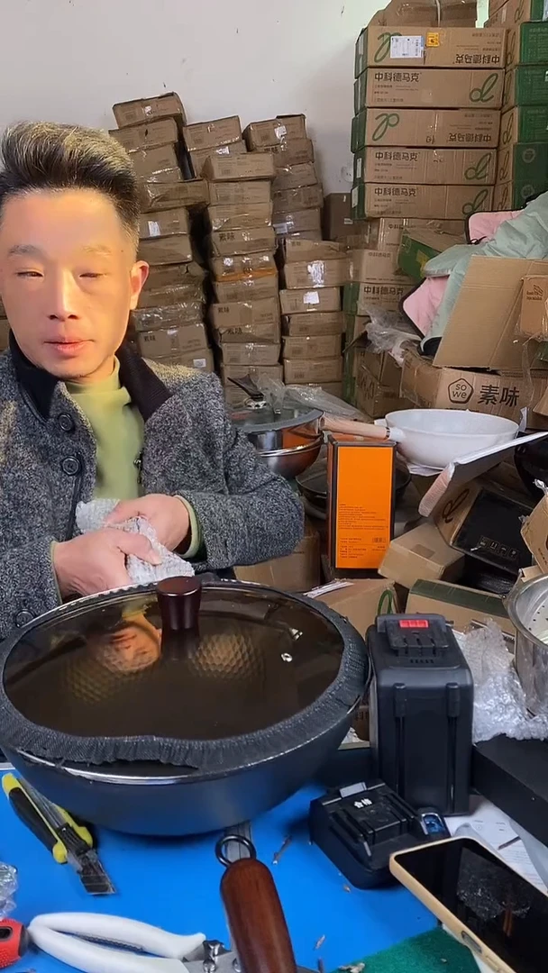 1德马克极铁鱼鳞锅32有盖  长盒