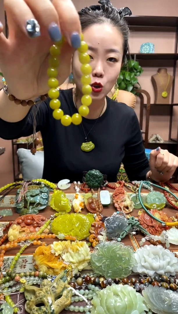 未镶嵌岫玉手串多样性发货发其中之一