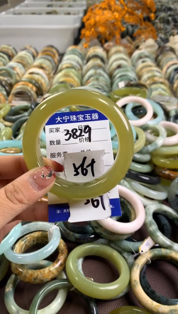 【闪购商品】蛇纹石玉手镯未镶嵌3829