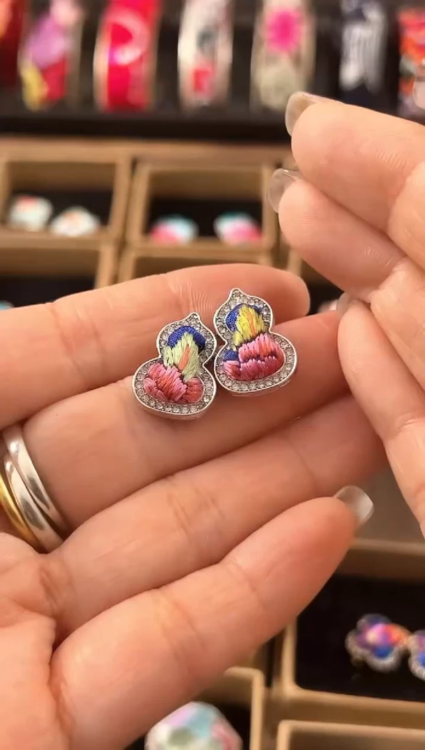 【闪购商品】织绣民族风老绣饰品371