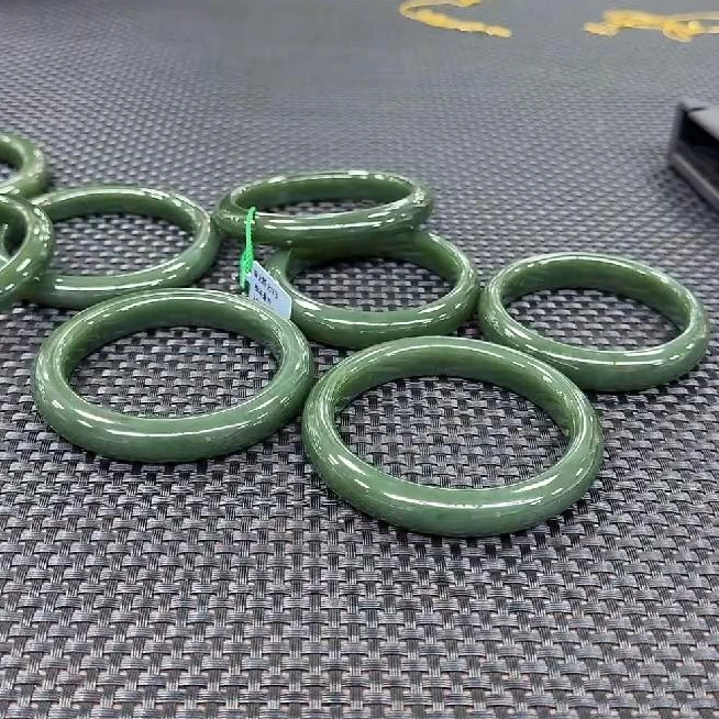 【老郑家】和田玉手镯一支 (多样性发1件)  微黑点