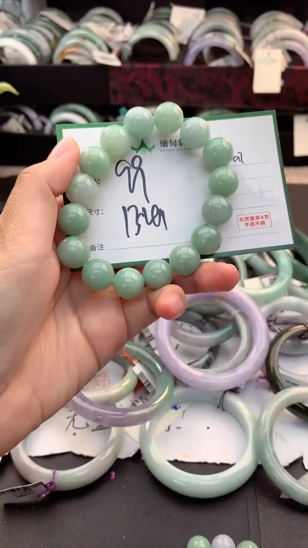 定制翡翠未镶嵌?****贝毛货需精细抛光+多人