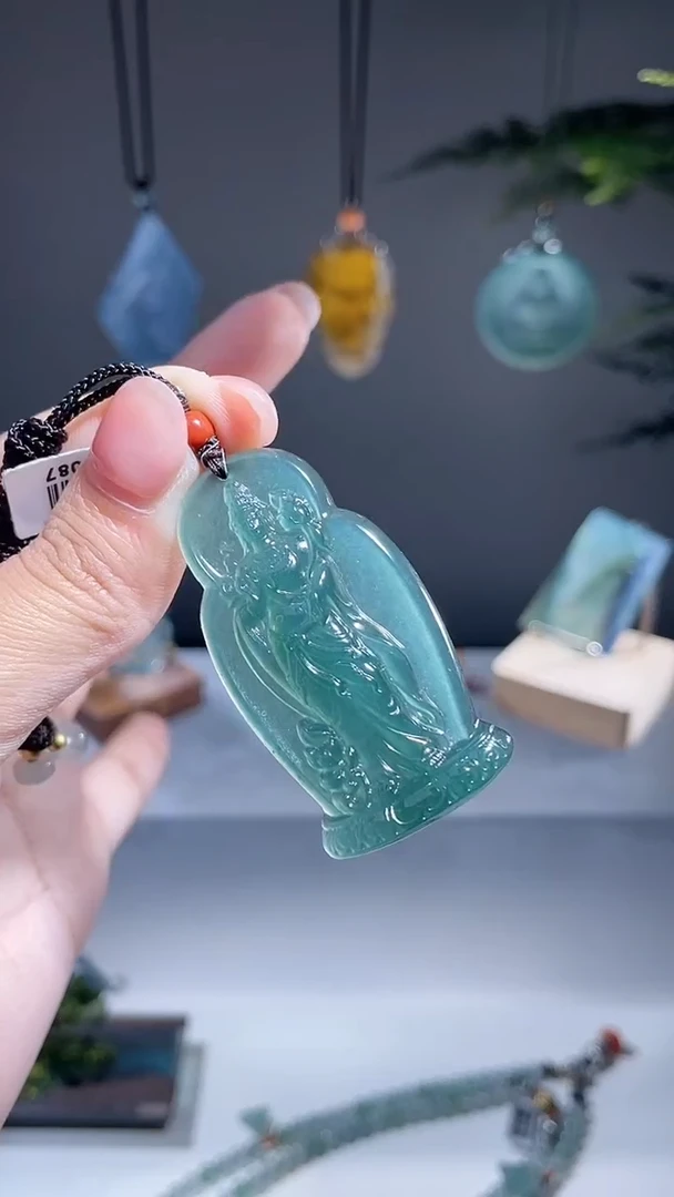 颈饰未镶嵌翡翠观音