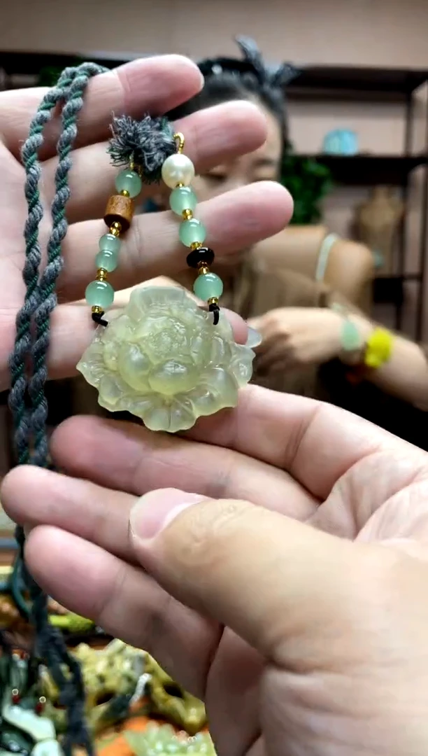 未镶嵌岫玉颈饰·1