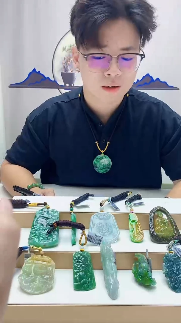 未镶嵌定制翡翠盛***理4688zm-毛货挂件
