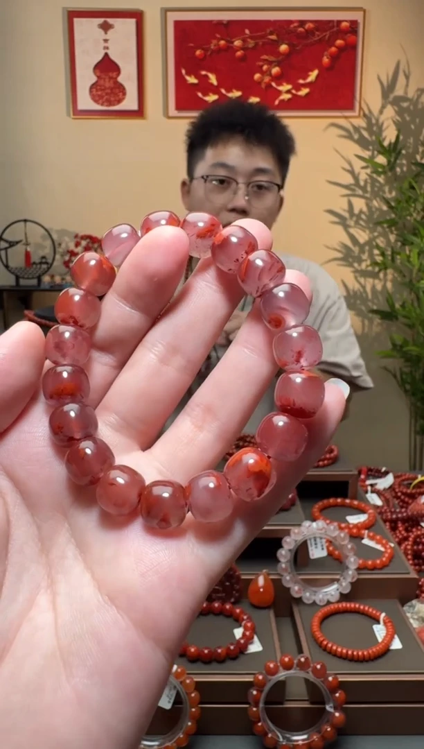 南红玛瑙手串未镶嵌一条约11mm