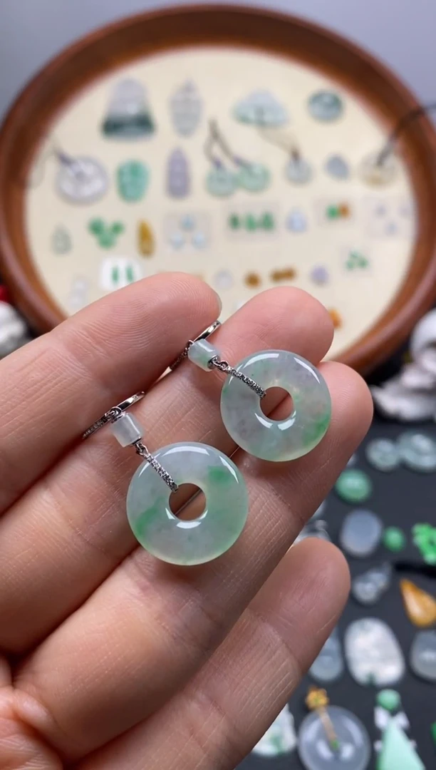 颈饰18K金镶嵌翡翠飘緑圈圈1对/芬