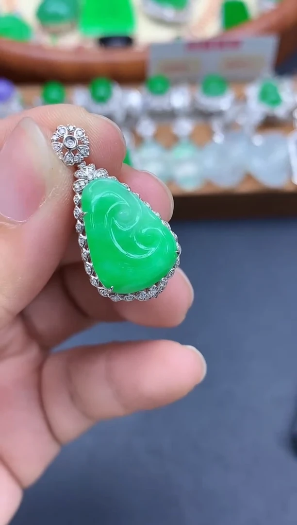 颈饰18K金镶嵌翡翠384-中国好珍宝