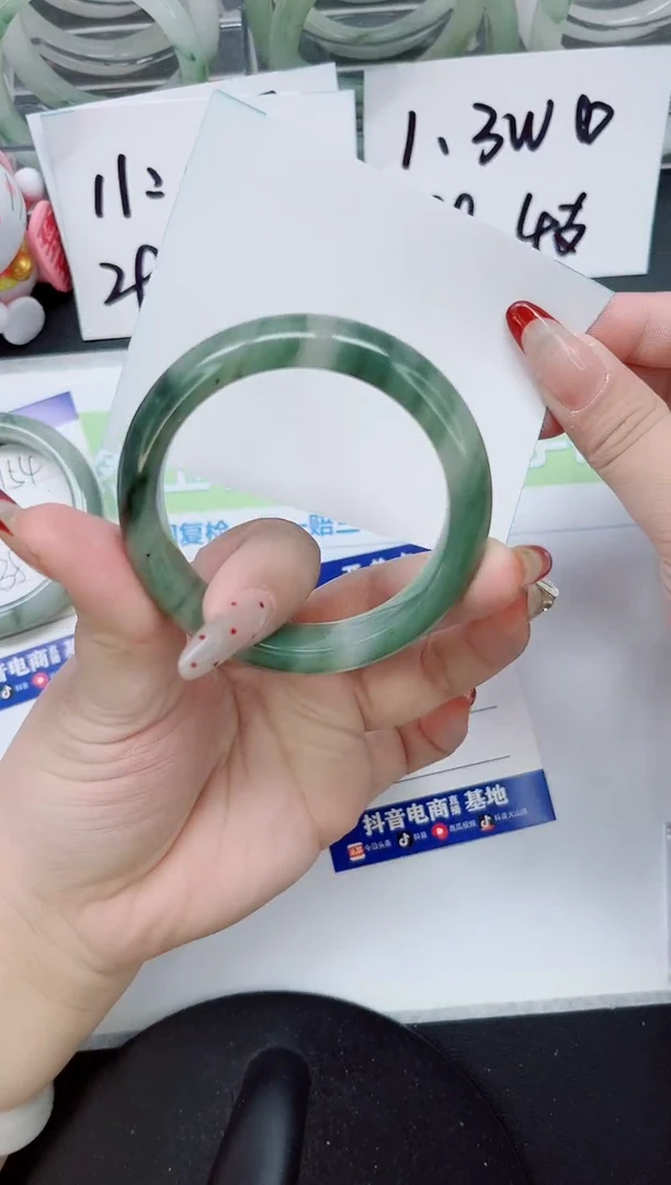 【闪购商品】石英质玉手镯未镶嵌a155