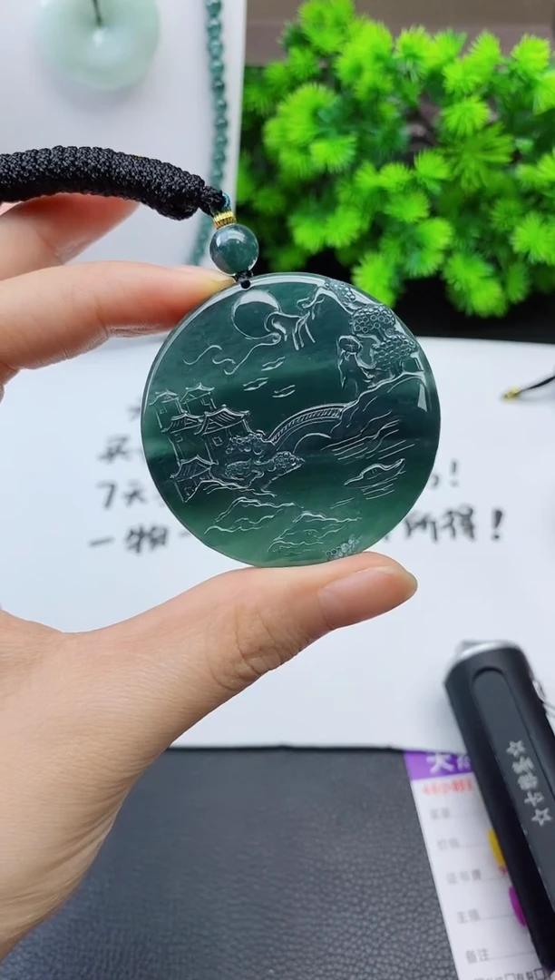 颈饰未镶嵌翡翠