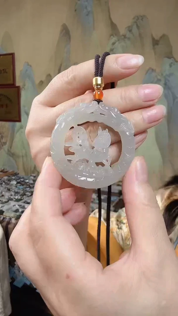 颈饰未镶嵌和田玉.