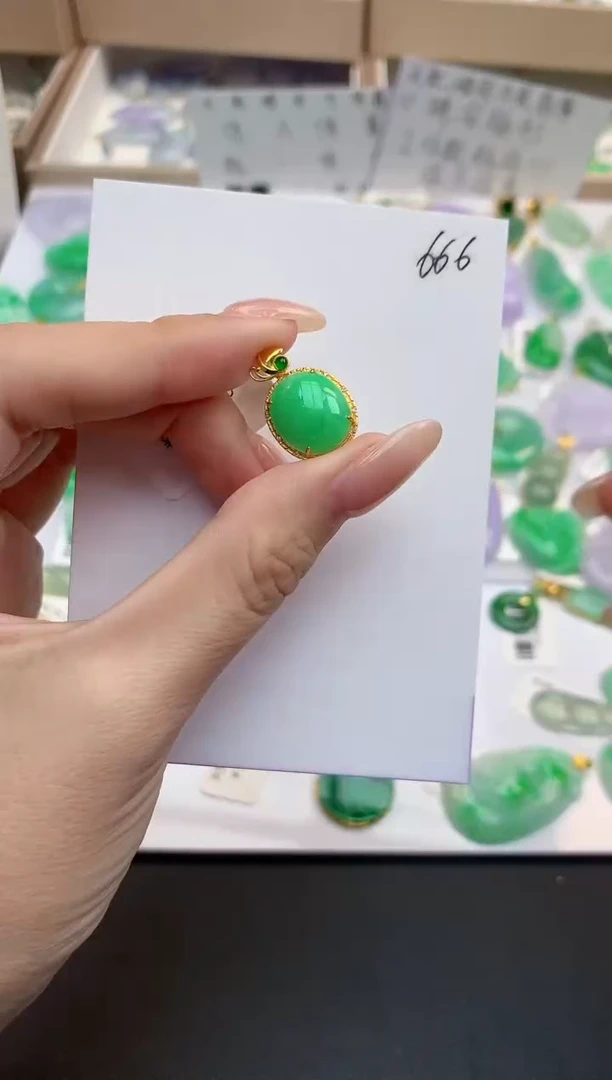 颈饰18K金镶嵌翡翠天然缅甸A货翡翠