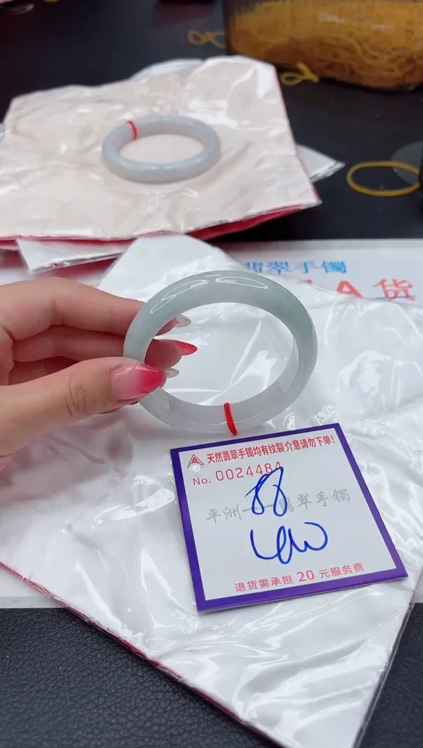 翡翠手镯未镶嵌1