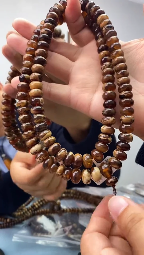 琥珀未镶嵌珠宝奇石假一罚十，一级溶洞多样性发一件071