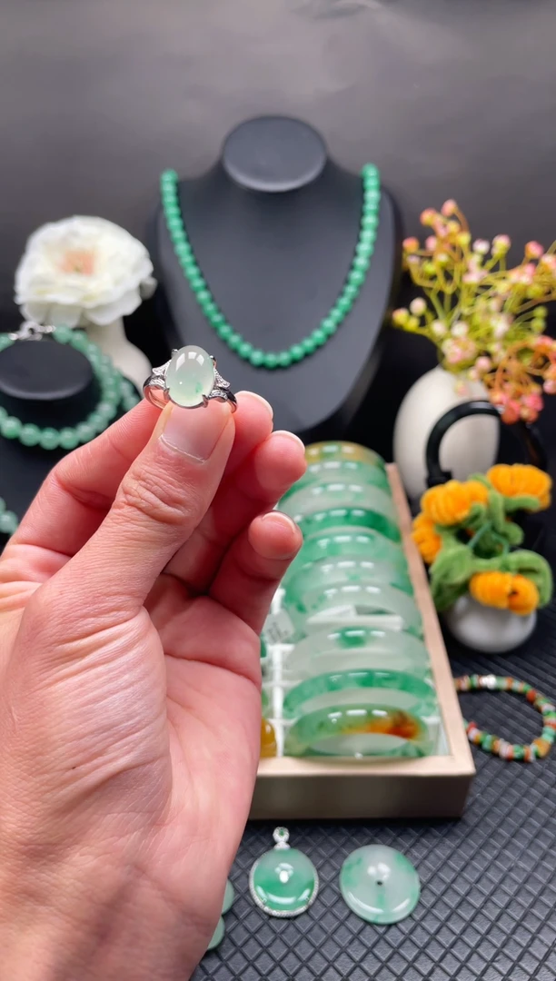 未镶嵌手镯石英质玉天然非洲翠