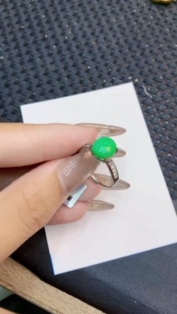 颈饰未镶嵌翡翠1