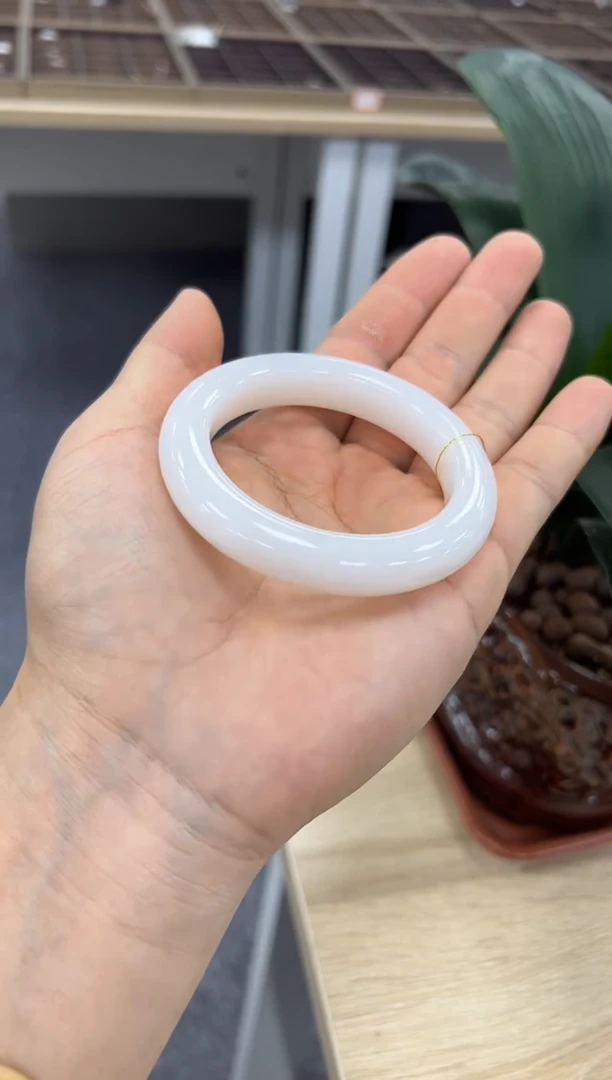 【闪购商品】和田玉手镯未镶嵌54  063