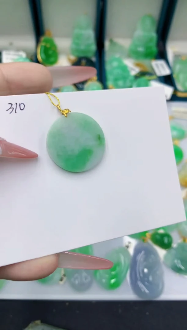 翡翠18K金镶嵌颈饰11111111111111