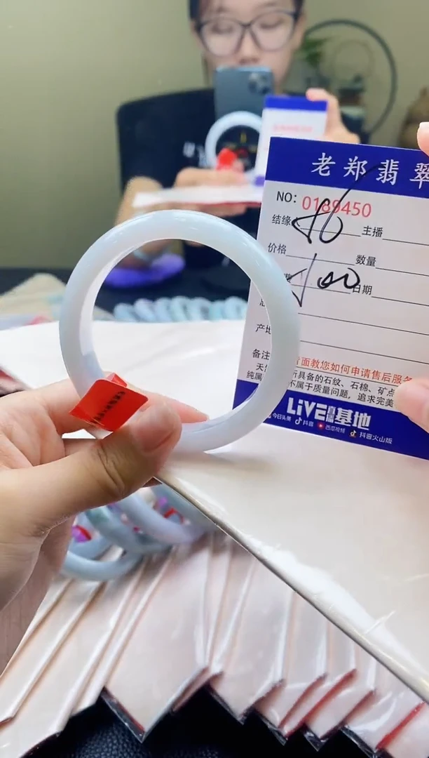 翡翠手镯未镶嵌AAAAAAA