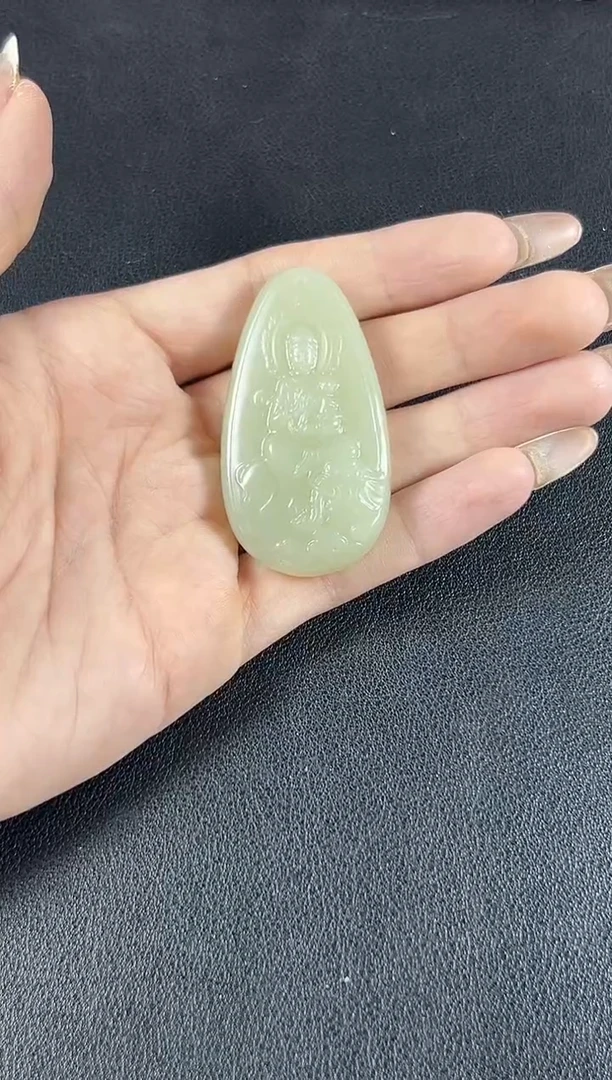 和田玉未镶嵌吊坠(赠链)且末微色差迪克兰二细吊坠