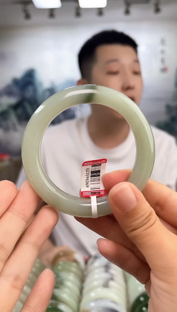 和田玉手镯未镶嵌55+圈口6369