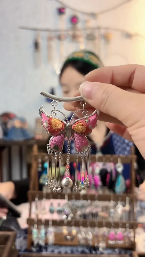 织绣彩云南阁非遗老绣饰品037