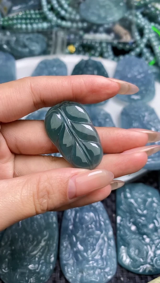 【闪购商品】翡翠颈饰未镶嵌