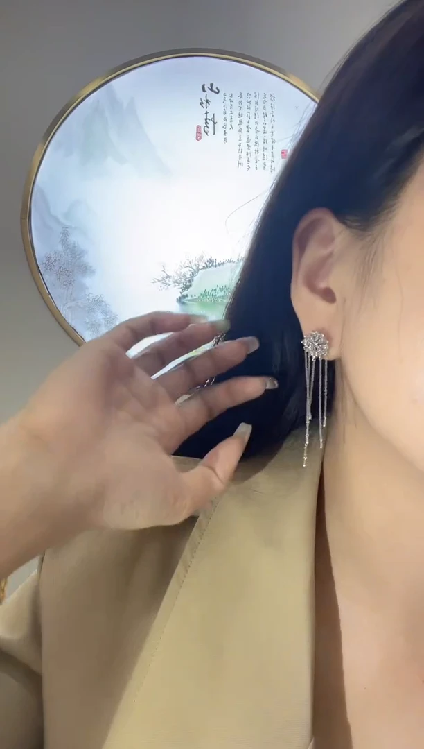 18K金镶嵌耳饰钻石钻石耳饰   YT