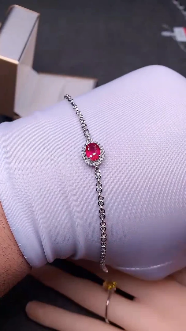 【闪购商品】红宝石手链银S925镶嵌.......