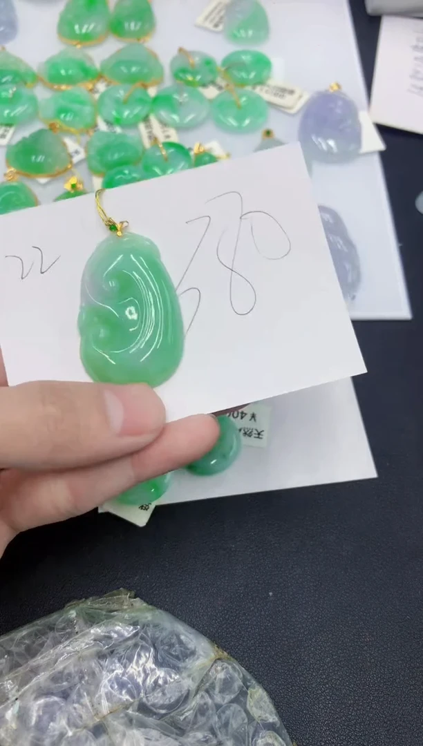 颈饰18K金镶嵌翡翠1111111