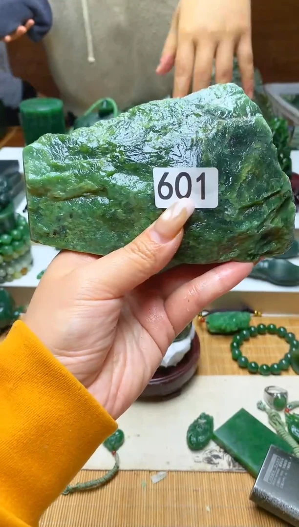 未镶嵌和田玉摆件1