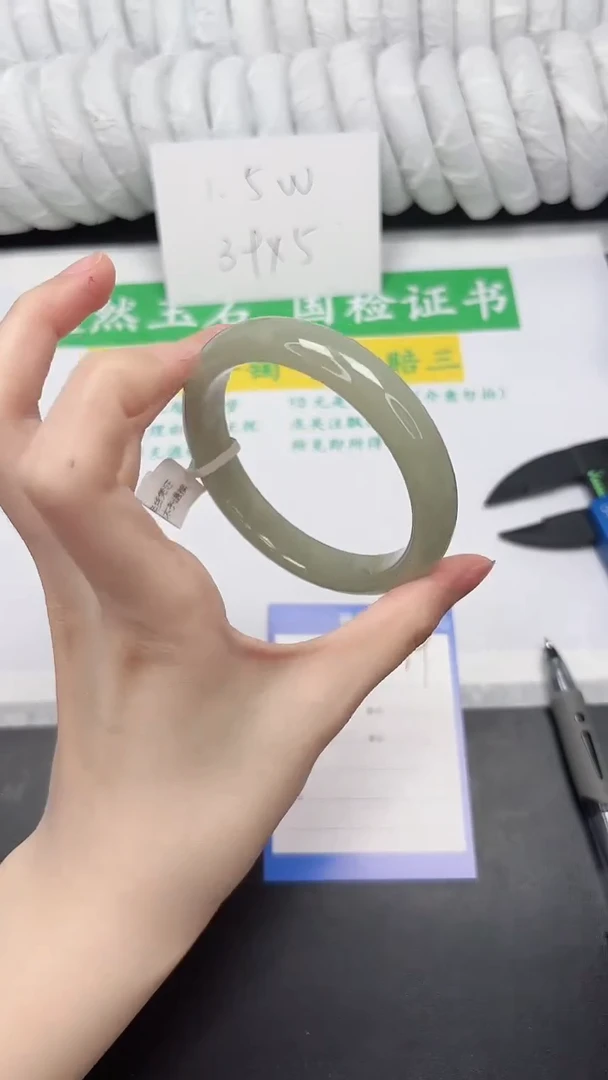 未镶嵌手镯石英质玉179-61.5DK