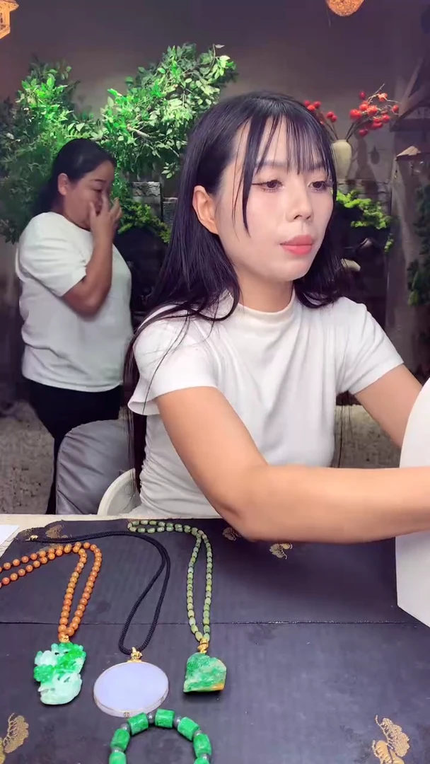 定制翡翠未镶嵌薛****?天然翡翠（拍一发一）