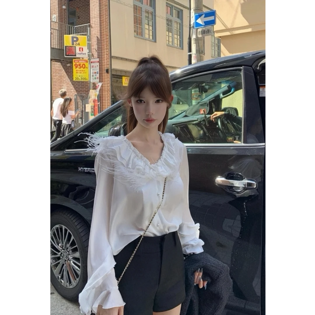 法式气质女神2025秋季新款荷叶边毛毛拼接衬衫上衣配显瘦短裤套装