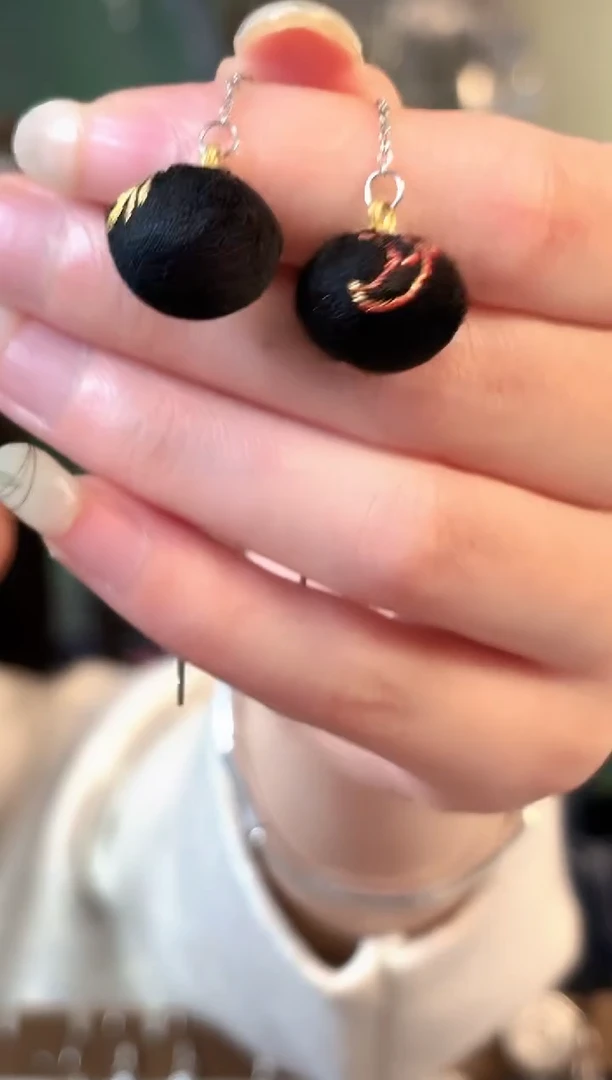 彩云南阁非遗老绣饰品697*